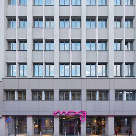 Отель Moxy Old Town