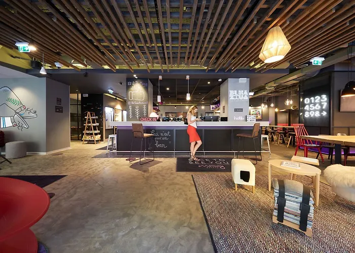 Moxy Old Town 3*