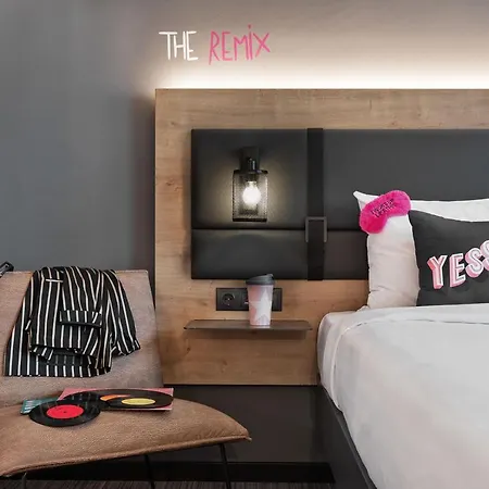 Moxy Old Town 3* بوخارست