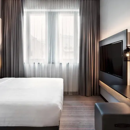 Moxy Old Town מלון 3*