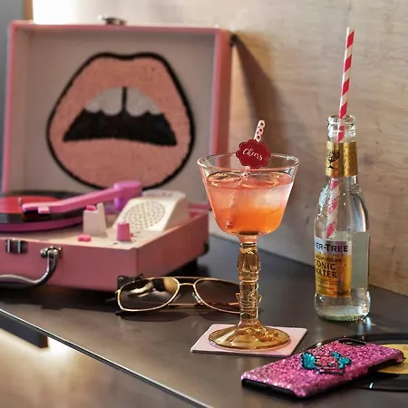 Moxy Old Town Бухарест