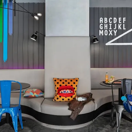 Szálloda Moxy Old Town Bukarest