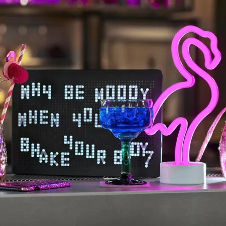 Отель Moxy Old Town