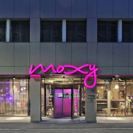 Moxy Old Town Hotel 3*