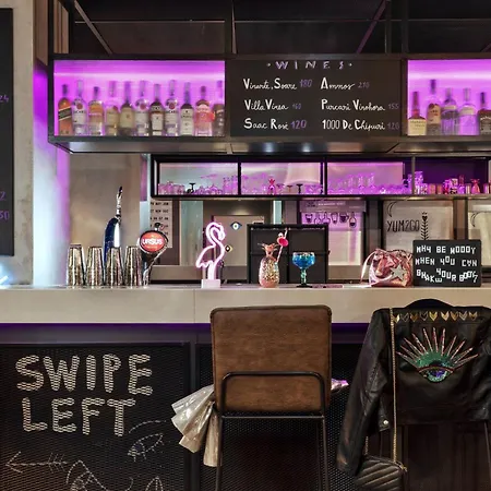 Moxy Old Town Hotel Boekarest