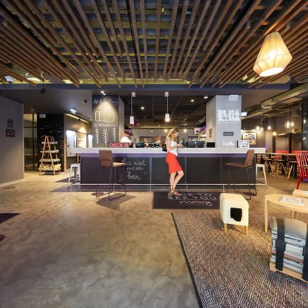 Moxy Old Town