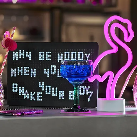 Отель Moxy Old Town