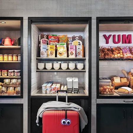 Szálloda Moxy Old Town 3*