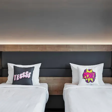 Moxy Old Town Отель 3*