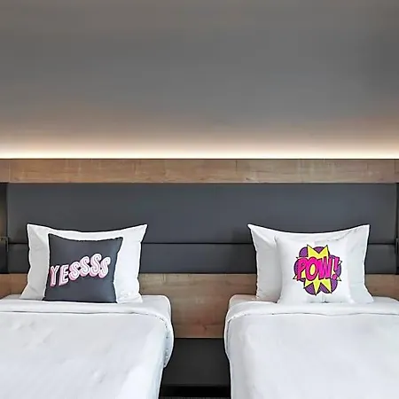 호텔 Moxy Old Town 3*
