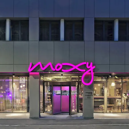 Moxy Old Town 3*