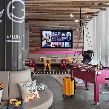 Moxy Old Town 호텔 3*