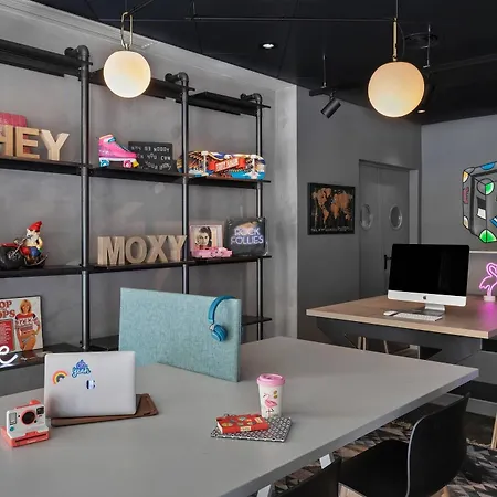 Moxy Old Town 호텔 3*