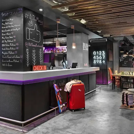 Moxy Old Town 호텔