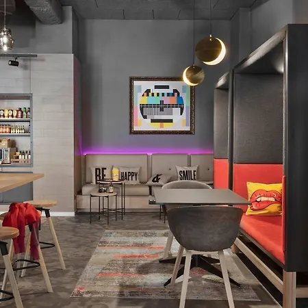 Moxy Old Town 호텔 3*
