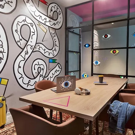 호텔 Moxy Old Town 부쿠레슈티