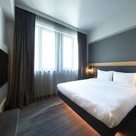 Moxy Old Town 3* בוקרשט