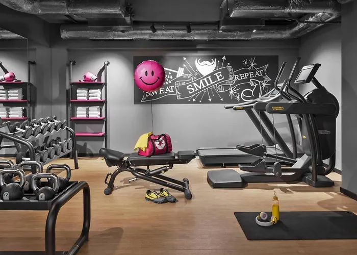 Moxy Old Town Hotel 3*