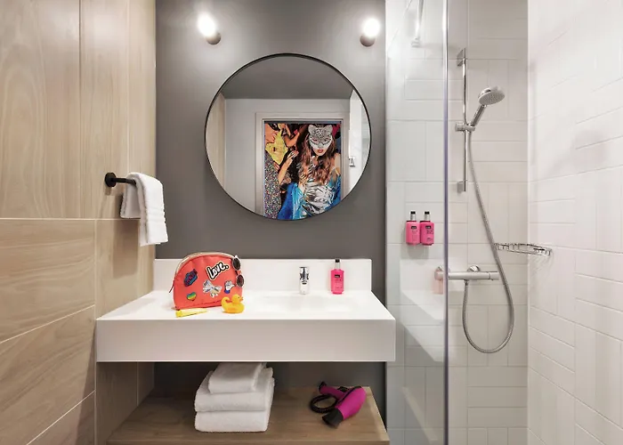 Moxy Old Town Hotel 3*