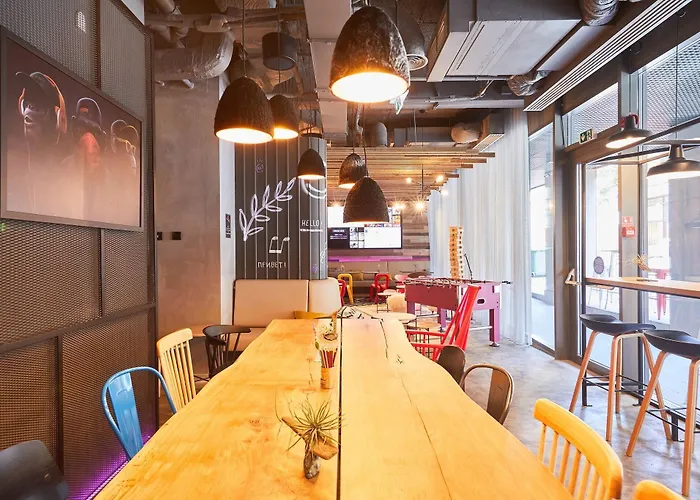 Hotel Moxy Old Town 3*