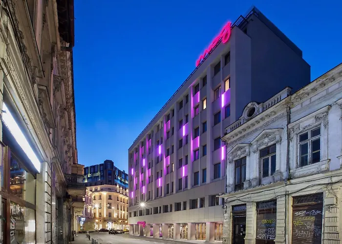 Moxy Old Town 3*