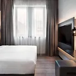 Moxy Old Town מלון 3*