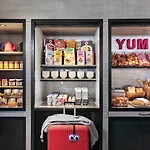 Hotel Moxy Old Town 3*