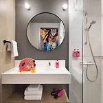 Moxy Old Town מלון 3*