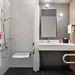 Hotel Moxy Old Town 3*