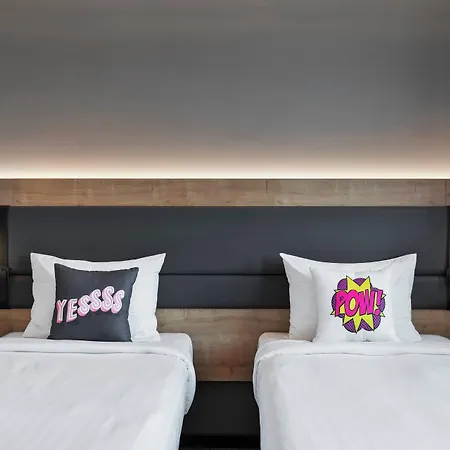 Hotel Moxy Old Town 3*
