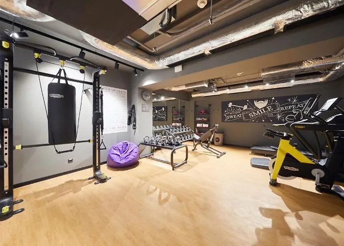 Moxy Old Town Готель Бухарест