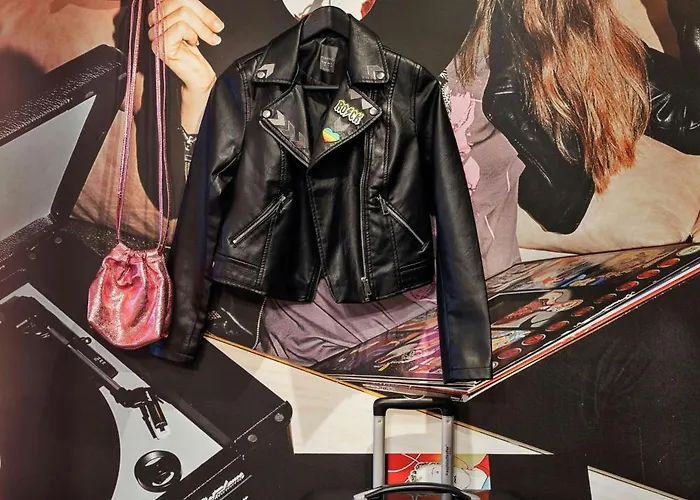 Moxy Old Town فندق 3*