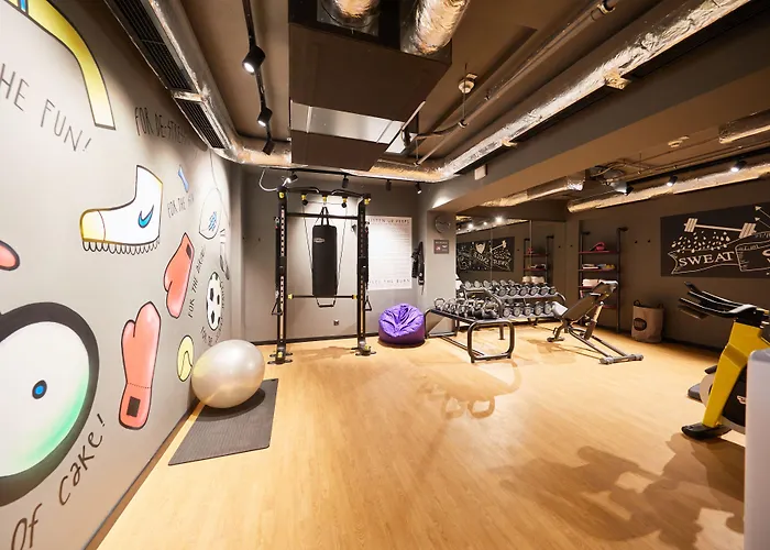 Moxy Old Town 3* Бухарест