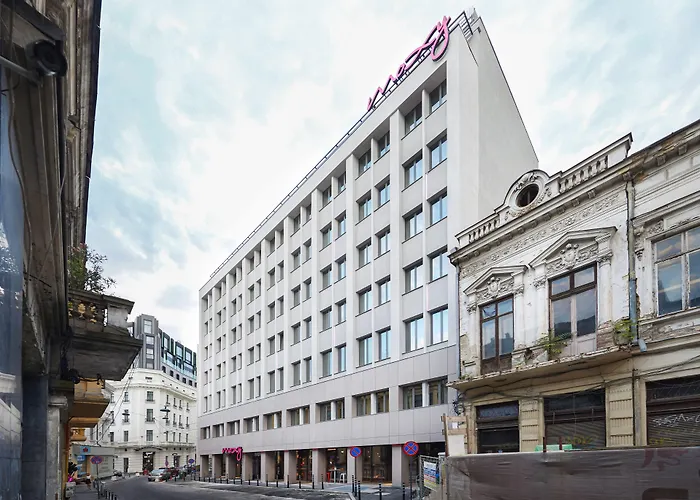 Moxy Old Town Готель 3*