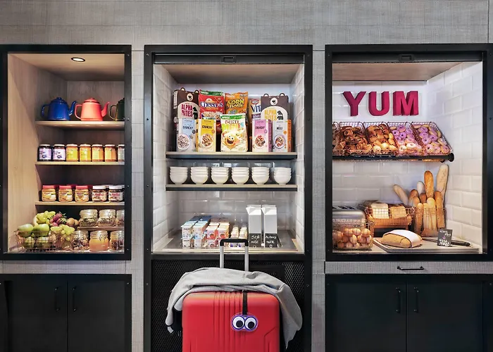 Готель Moxy Old Town 3*