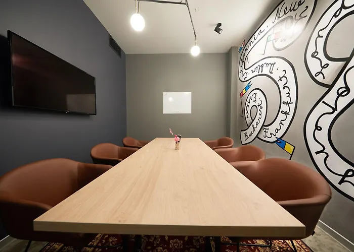 Готель Moxy Old Town