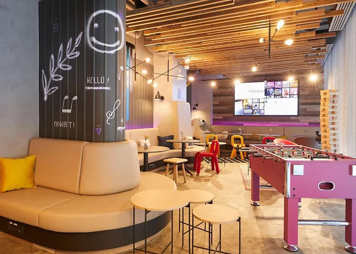 Готель Moxy Old Town Бухарест