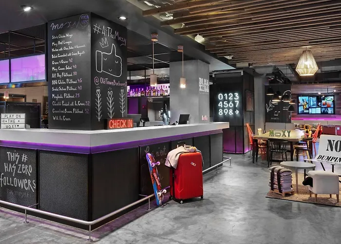 Готель Moxy Old Town