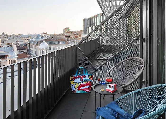 Готель Moxy Old Town 3*