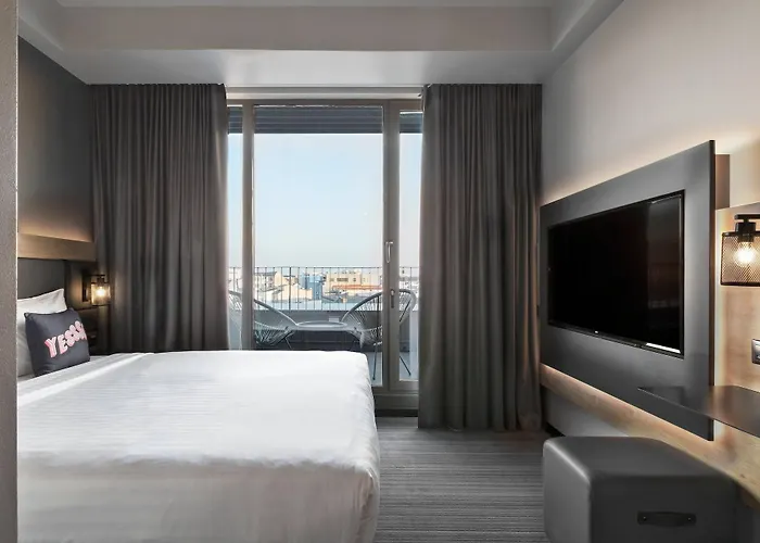 Moxy Old Town 3* Бухарест