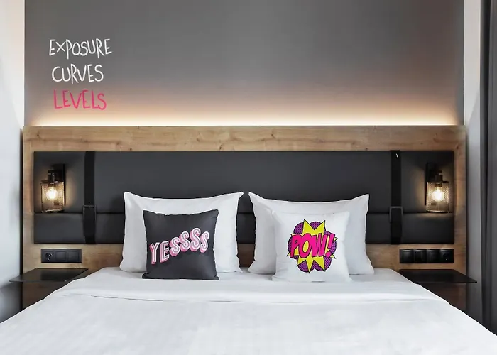 Moxy Old Town Готель Бухарест