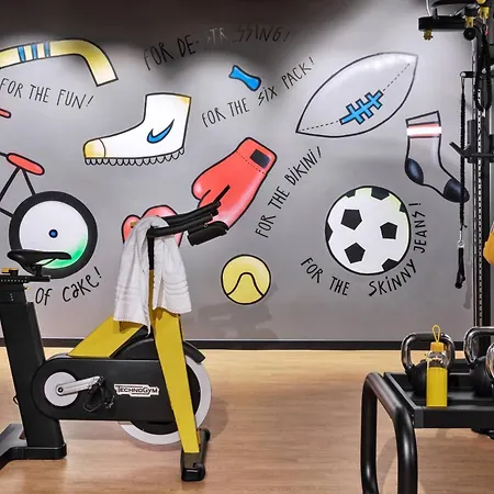 Moxy Old Town 3* Бухарест