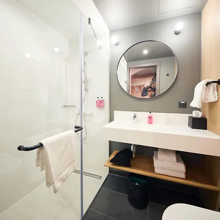 Готель Moxy Old Town