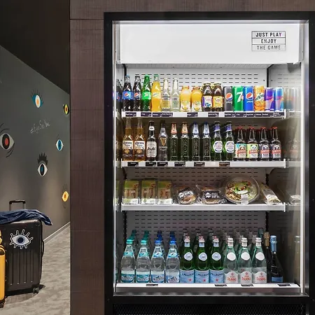 Готель Moxy Old Town