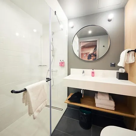 Moxy Old Town Бухарест