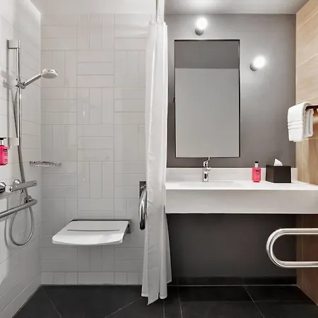 Готель Moxy Old Town 3*