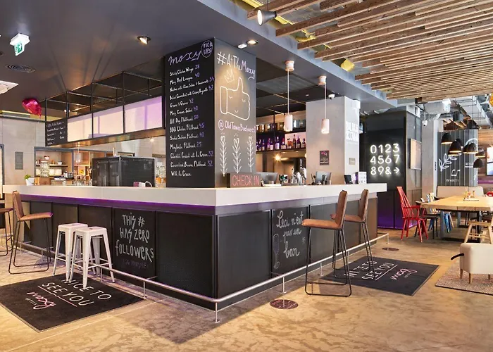 Ξενοδοχείο Moxy Old Town 3*